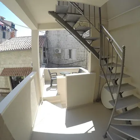 Πανσιόν In Center Of Σπλιτ